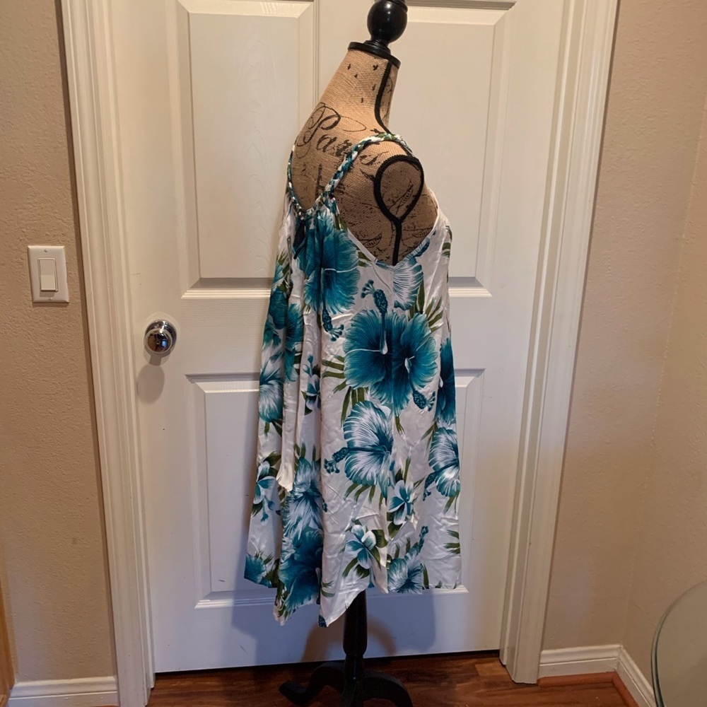 White dress with turquoise hibiscus floral print - Picture 3 of 5